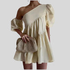 Carolyn - Verspieltes One-Shoulder-Minikleid mit Rüschendetails