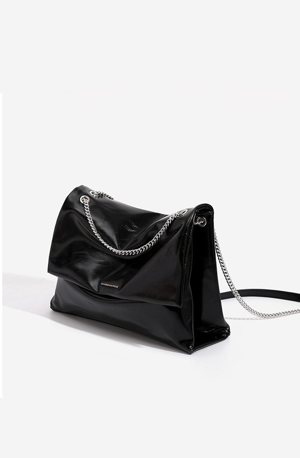 Damen-Umhängetasche mit Überschlag und Metallkette