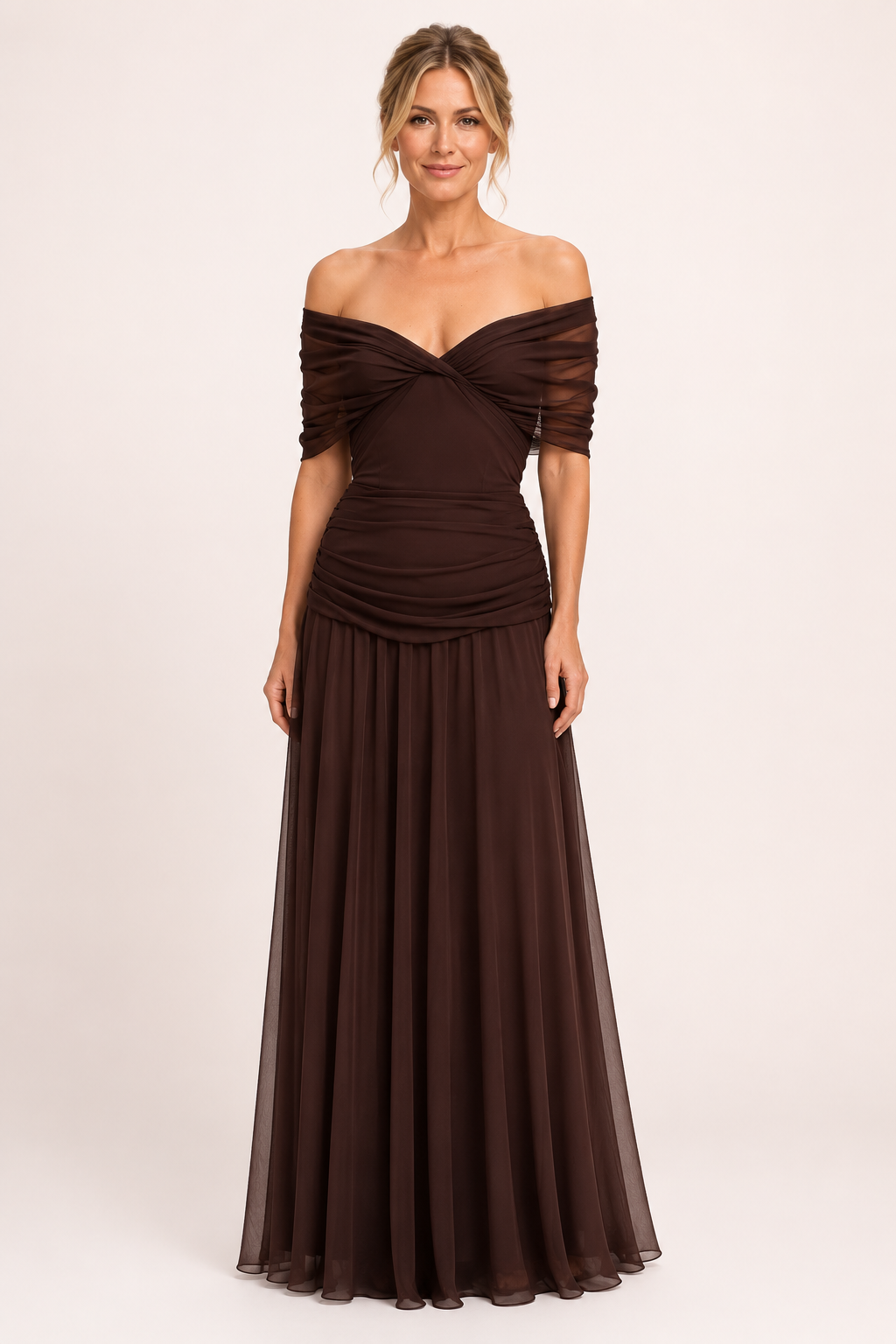 Langes, gerafftes Damenkleid mit V-Ausschnitt und freien Schultern – Marita