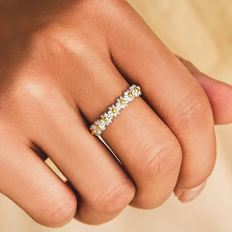 Emilia-Calou Filigraner Gänseblümchen-Ring