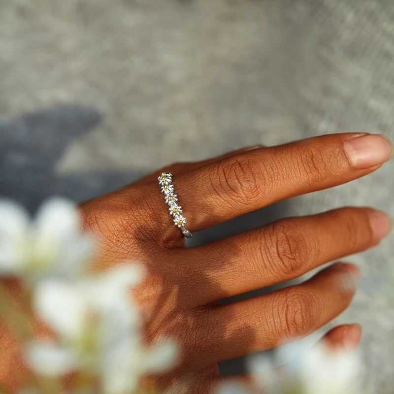 Emilia-Calou Filigraner Gänseblümchen-Ring
