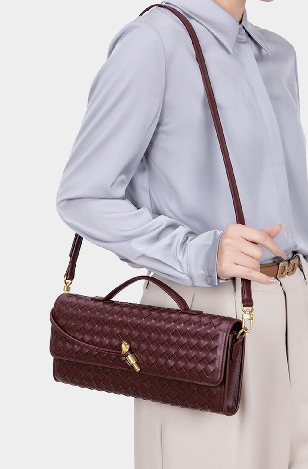 Baguette-Tasche für Frauen mit gewebter Struktur und verstellbarem Riemen