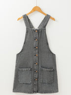 Ariane - Latzkleid aus Denim mit breiten Trägern und Knöpfen