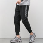 Konisch zulaufende Herrenhose mit Gummizug am Saum - Lucas
