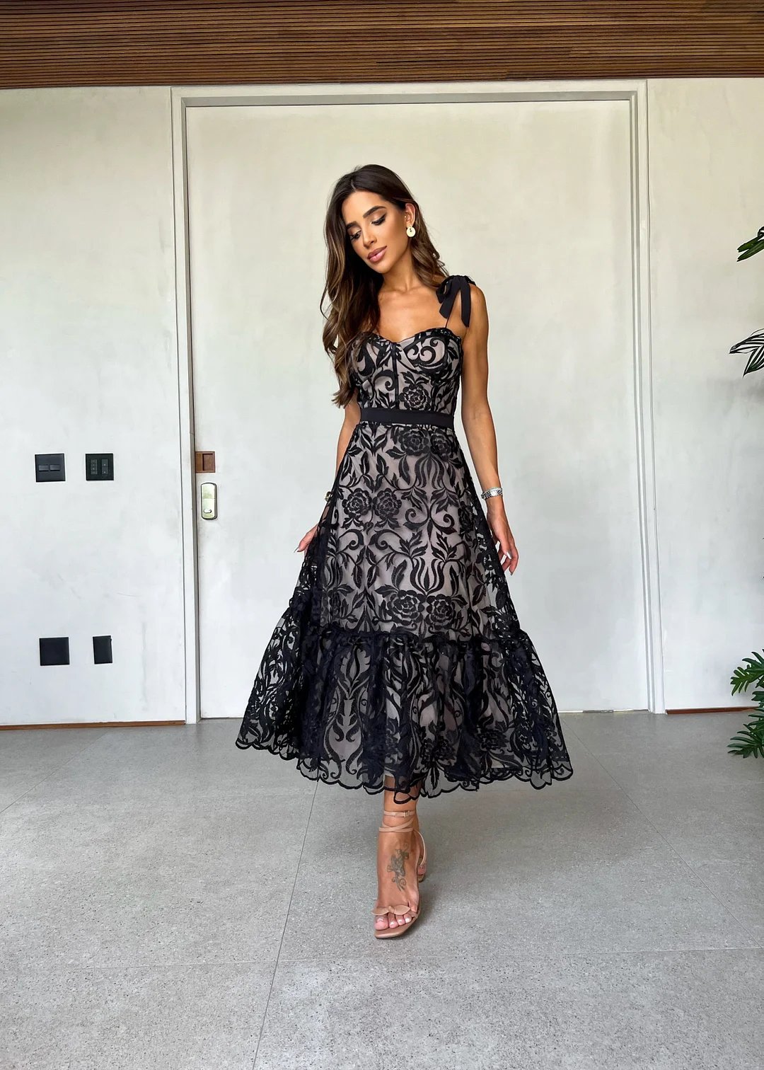Lyla - Langes Kleid mit Trägern und offenem Rücken