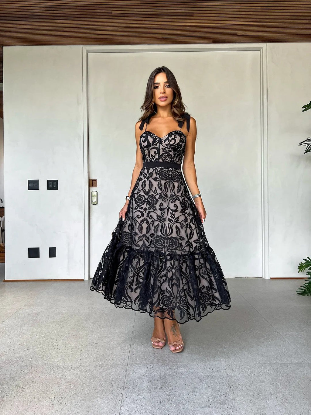 Lyla - Langes Kleid mit Trägern und offenem Rücken