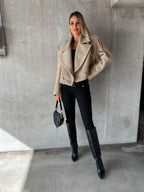 Kurzer Damenmantel mit Revers und Oversize-Schnitt – Annika
