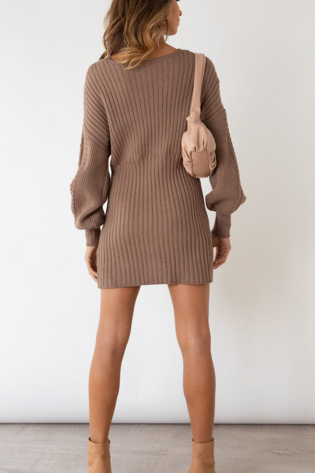 Damen Strickkleid mit überkreuztem Ausschnitt - Ragnheidr