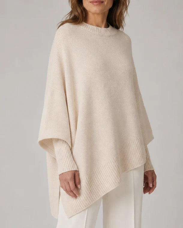 Asymmetrischer Strickpullover mit weiten Ärmeln