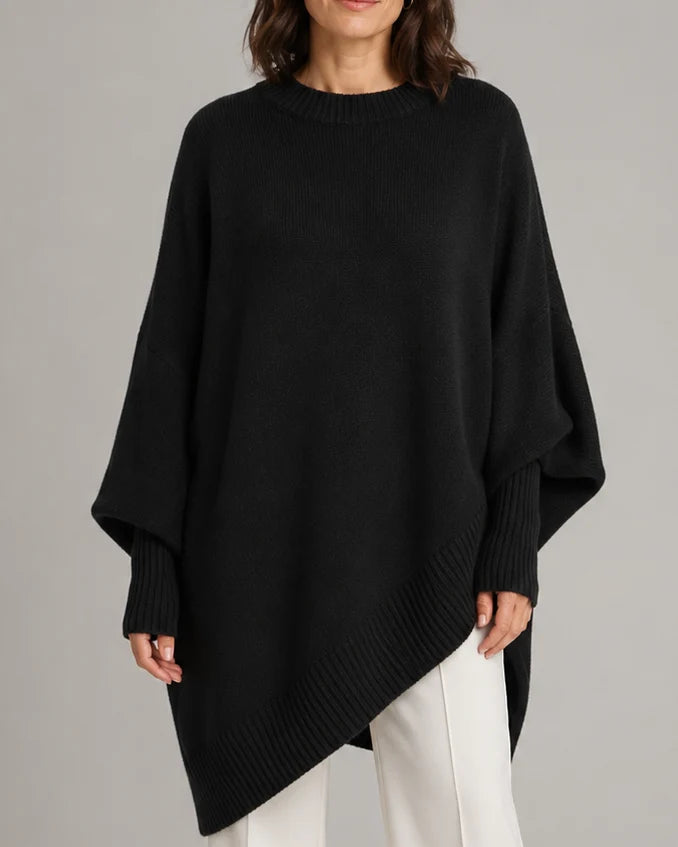 Asymmetrischer Strickpullover mit weiten Ärmeln