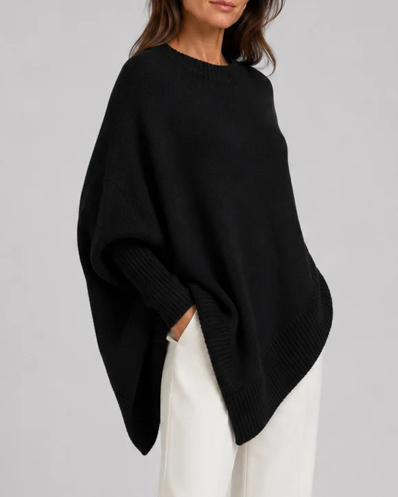 Asymmetrischer Strickpullover mit weiten Ärmeln