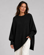 Asymmetrischer Strickpullover mit weiten Ärmeln