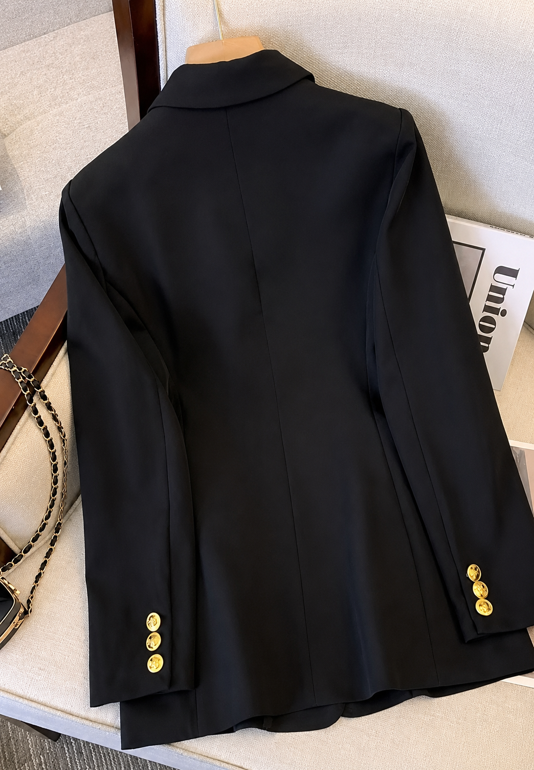 Doppelreihiger Damenblazer mit Revers und Metallknöpfen – Britta
