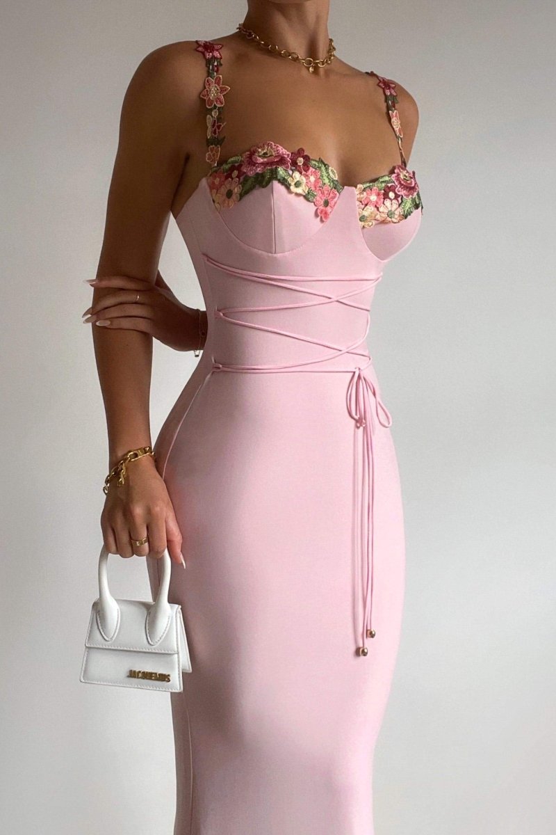 Brenda - Midikleid mit floraler Stickerei und Schnürung
