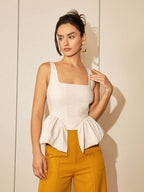 Jessy - Schickes Top mit eckigem Kragen und asymmetrischem Saum