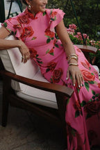 Elena - Langes Kleid mit ausgestellten Ärmeln und floralem Rosendruck