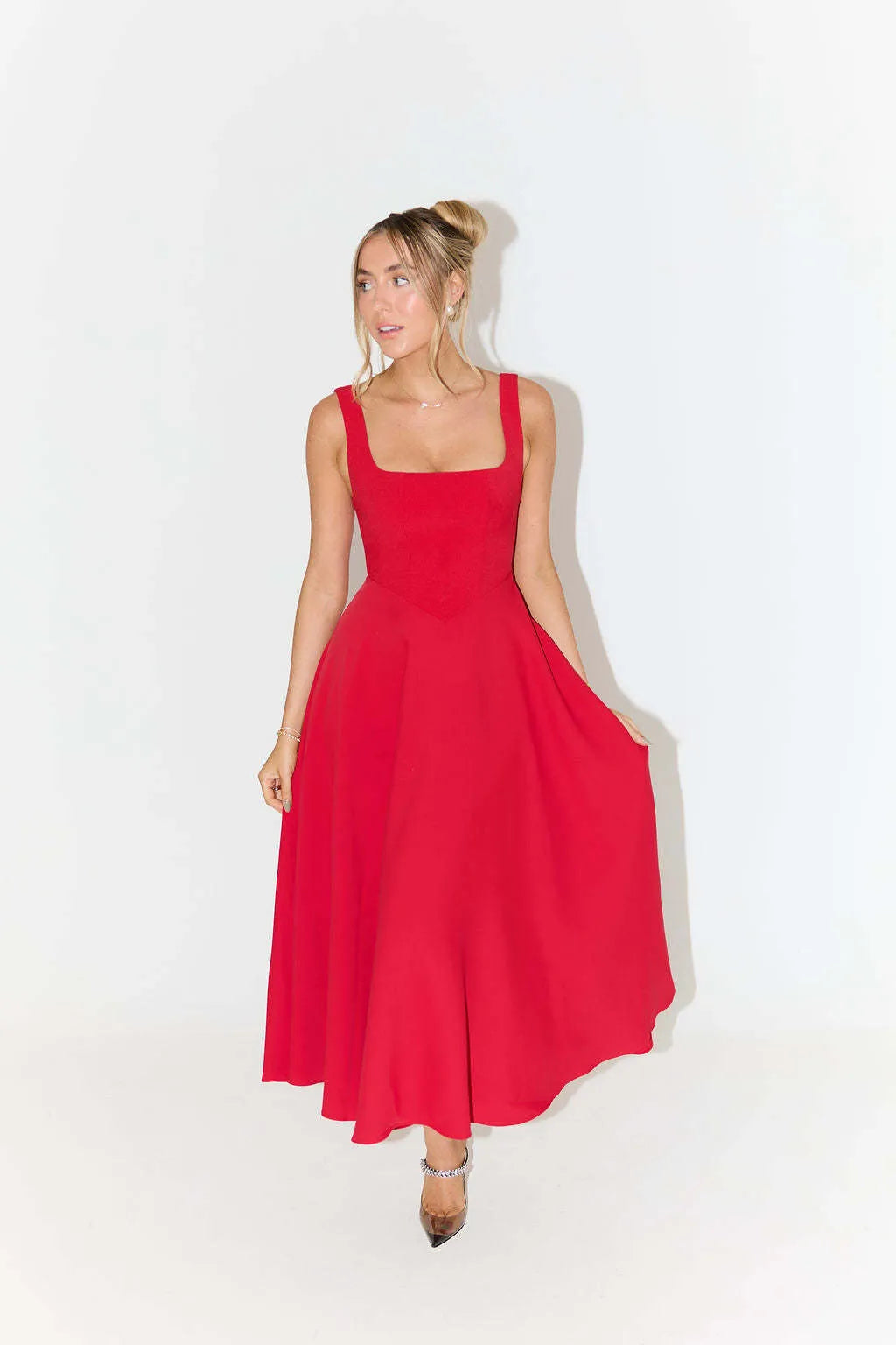 Melody - Neues mittellanges, schlichtes und tailliertes trägerloses Kleid