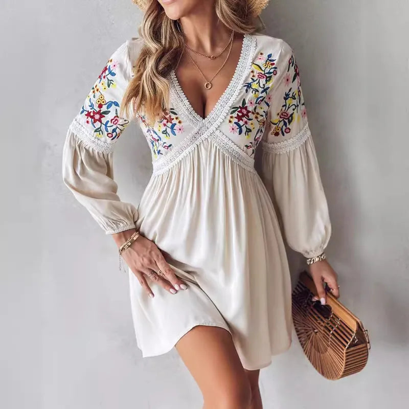 Scarlett - Bohème kurzes Kleid mit Blumen