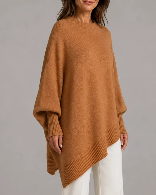 Asymmetrischer Strickpullover mit weiten Ärmeln