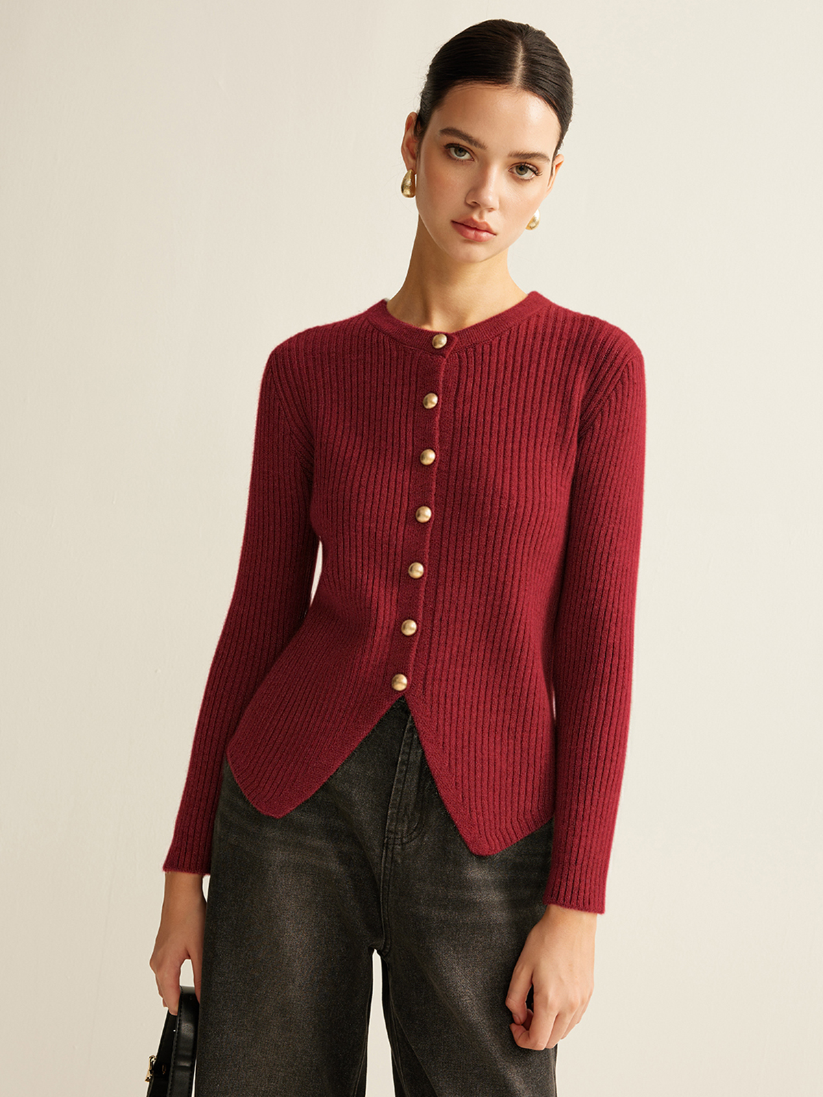 Strickcardigan für Damen mit goldenen Knöpfen – Svea