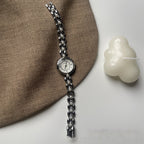 Damenarmbanduhr mit Metallarmband und Perlen