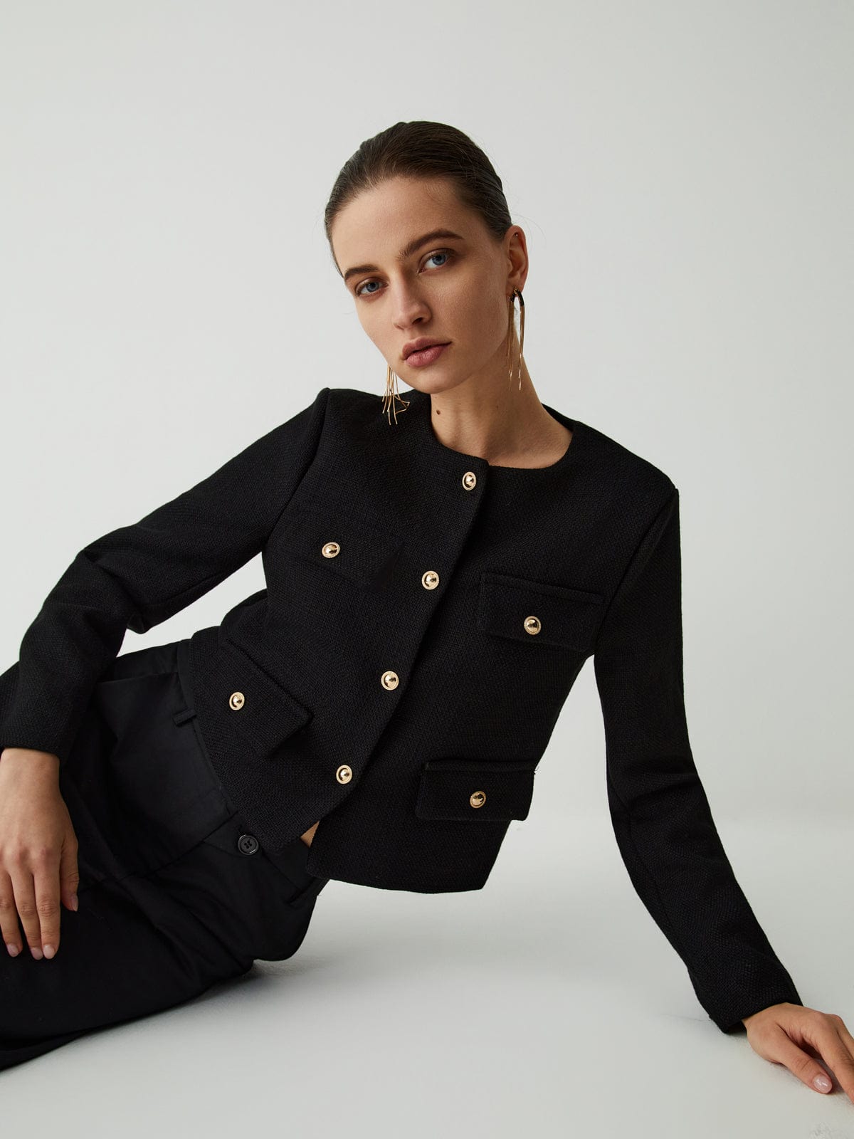 Kurze Tweedjacke für Damen mit goldenen Knöpfen und Rundhalsausschnitt – Miriam