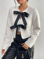 Kurze Tweedjacke für Damen mit Satinbändern – Silke