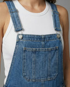 Latzhose aus Denim in Übergröße mit Taschen und verstellbaren Trägern - Valmira