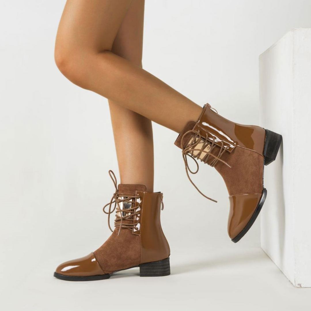 Anny - Schnürstiefel aus Kunstleder mit kontrastierendem Metallbesatz
