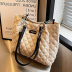 Gesteppte Shopper-Tasche für Damen mit Doppelgriffen und Metallkette - Eloisa
