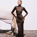 Monet - Elegantes Maxikleid mit Stehkragen und langen Ärmeln