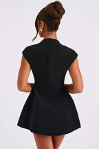 Evelyn - Mini-Faltenkleid mit kurzen Ärmeln