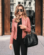 Figurbetonte Lederjacke im lässigen Stil