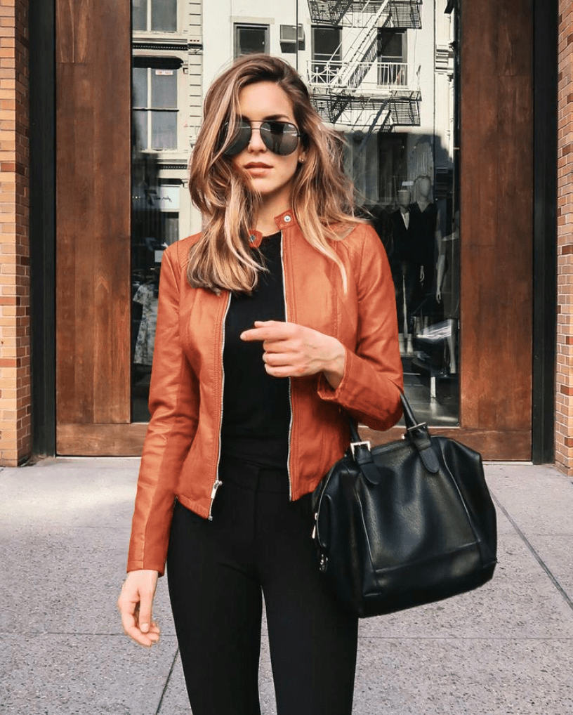 Figurbetonte Lederjacke im lässigen Stil