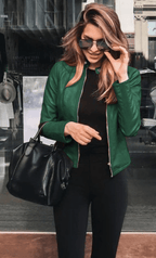 Figurbetonte Lederjacke im lässigen Stil