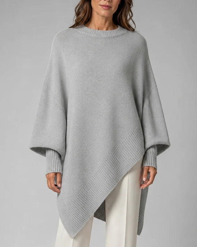 Asymmetrischer Strickpullover mit weiten Ärmeln