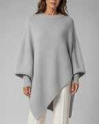 Asymmetrischer Strickpullover mit weiten Ärmeln