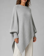Asymmetrischer Strickpullover mit weiten Ärmeln