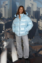 Blaue Pufferjacke