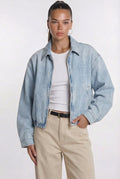 Denimjacke mit klassischem Schnitt