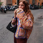 Jacke mit Blumenmuster, Taschen und überschnittenen Schultern in Lila