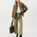 Steppjacke mit Blumenmuster und Ethno-Muster