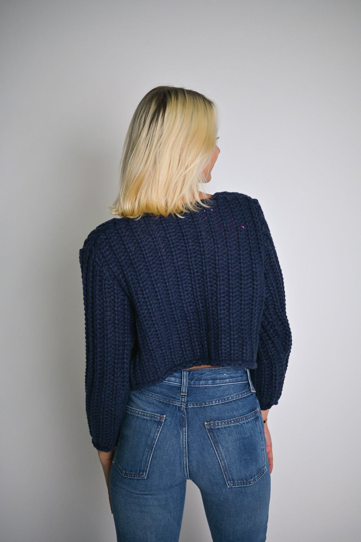 Grobstrickpullover mit Knopfdetails