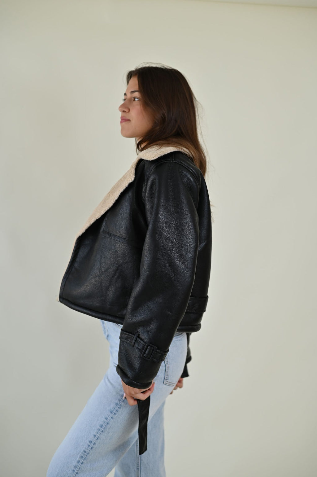 Jacke in Lederoptik mit klassischem Schnitt