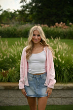 Rosa Strickjacke mit Knopfdetails