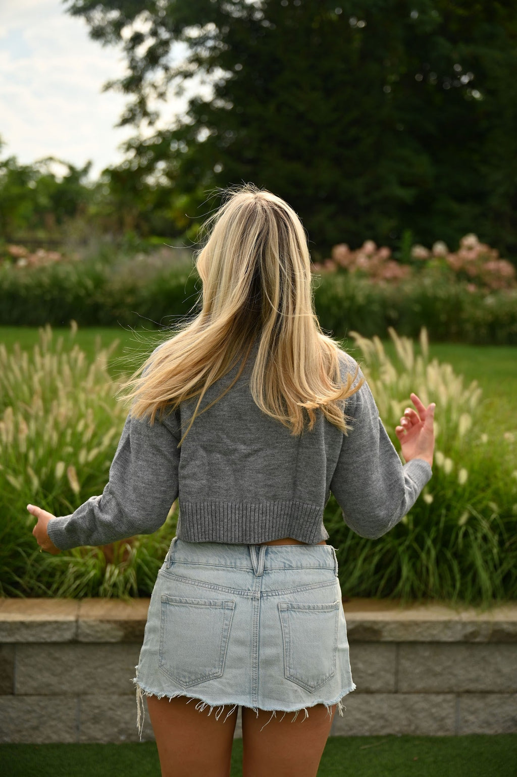 Strickjacke mit Knöpfen in Grau