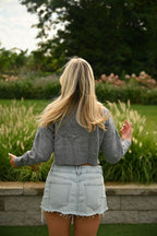 Strickjacke mit Knöpfen in Grau