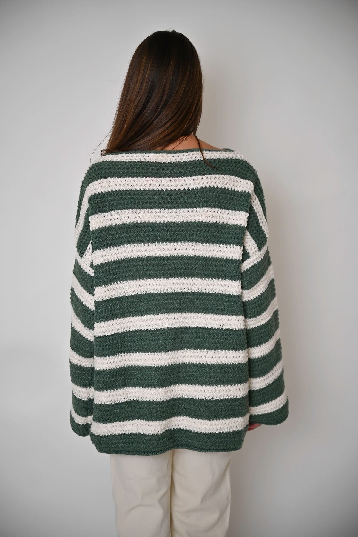 Klassischer Pullover mit Streifenmuster