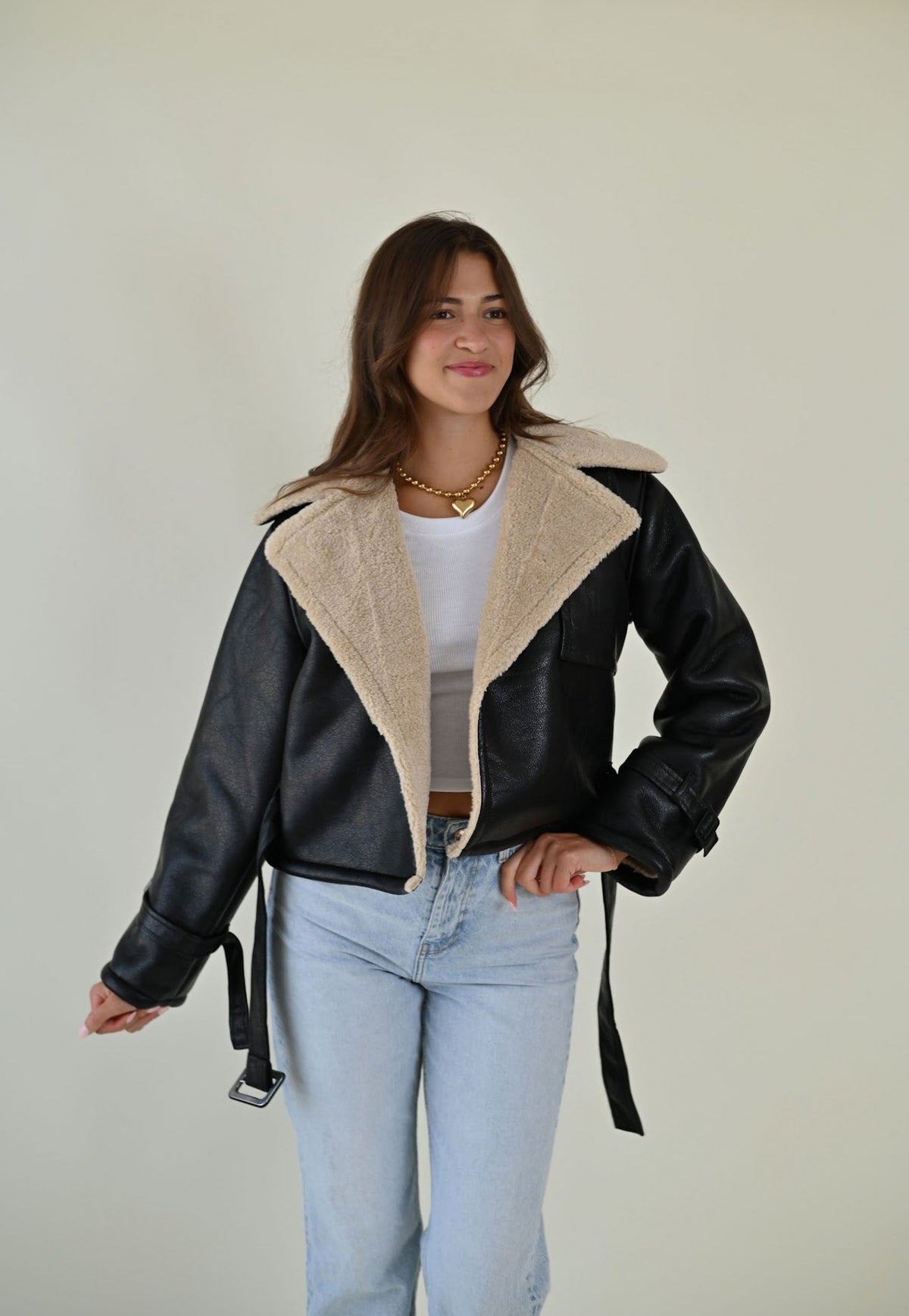 Jacke in Lederoptik mit klassischem Schnitt