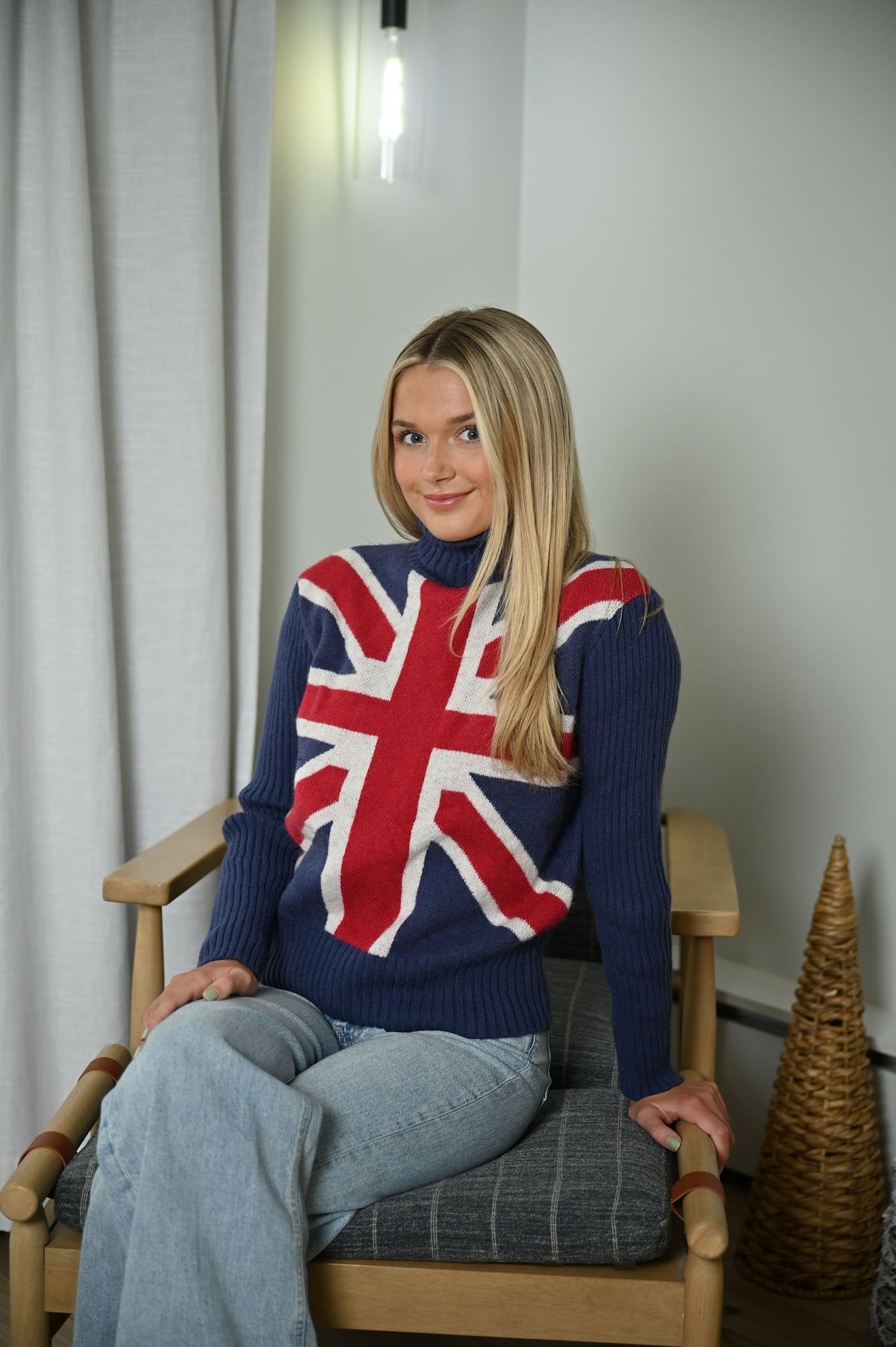 Blauer Strickpullover mit langen Ärmeln